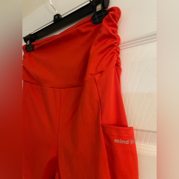 Peace Love World Vibrant Red Leggings with pockets medium tall - Picture 4 of 7